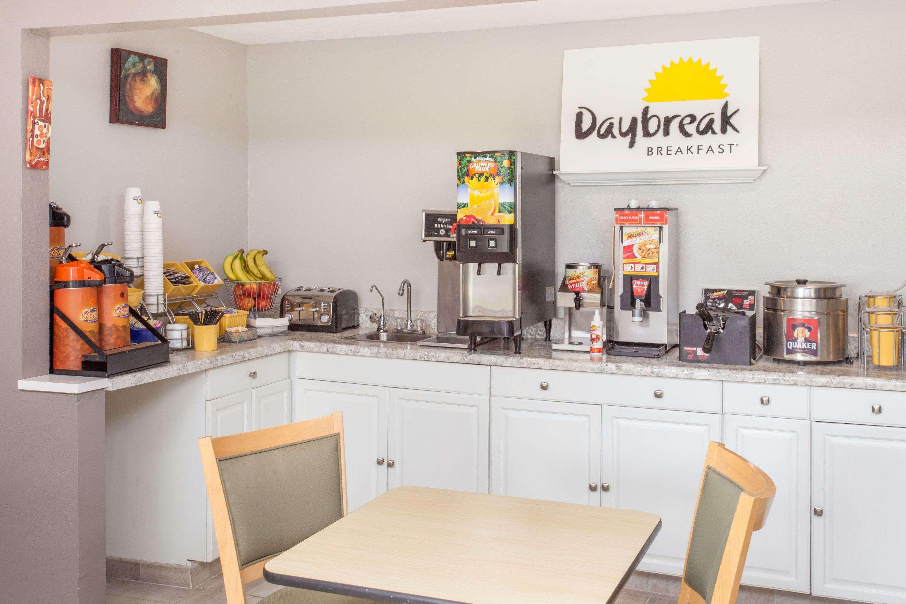 Days Inn By Wyndham Farmer City Εξωτερικό φωτογραφία