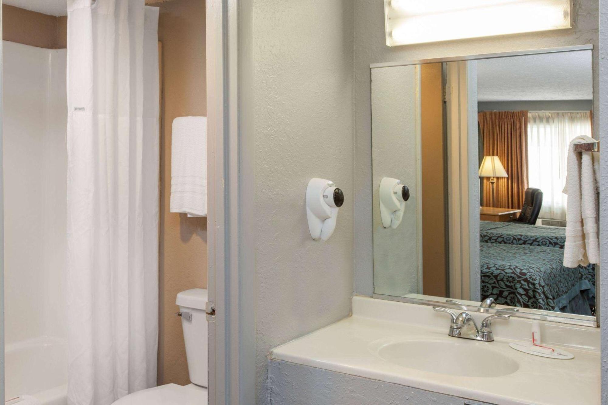 Days Inn By Wyndham Farmer City Εξωτερικό φωτογραφία